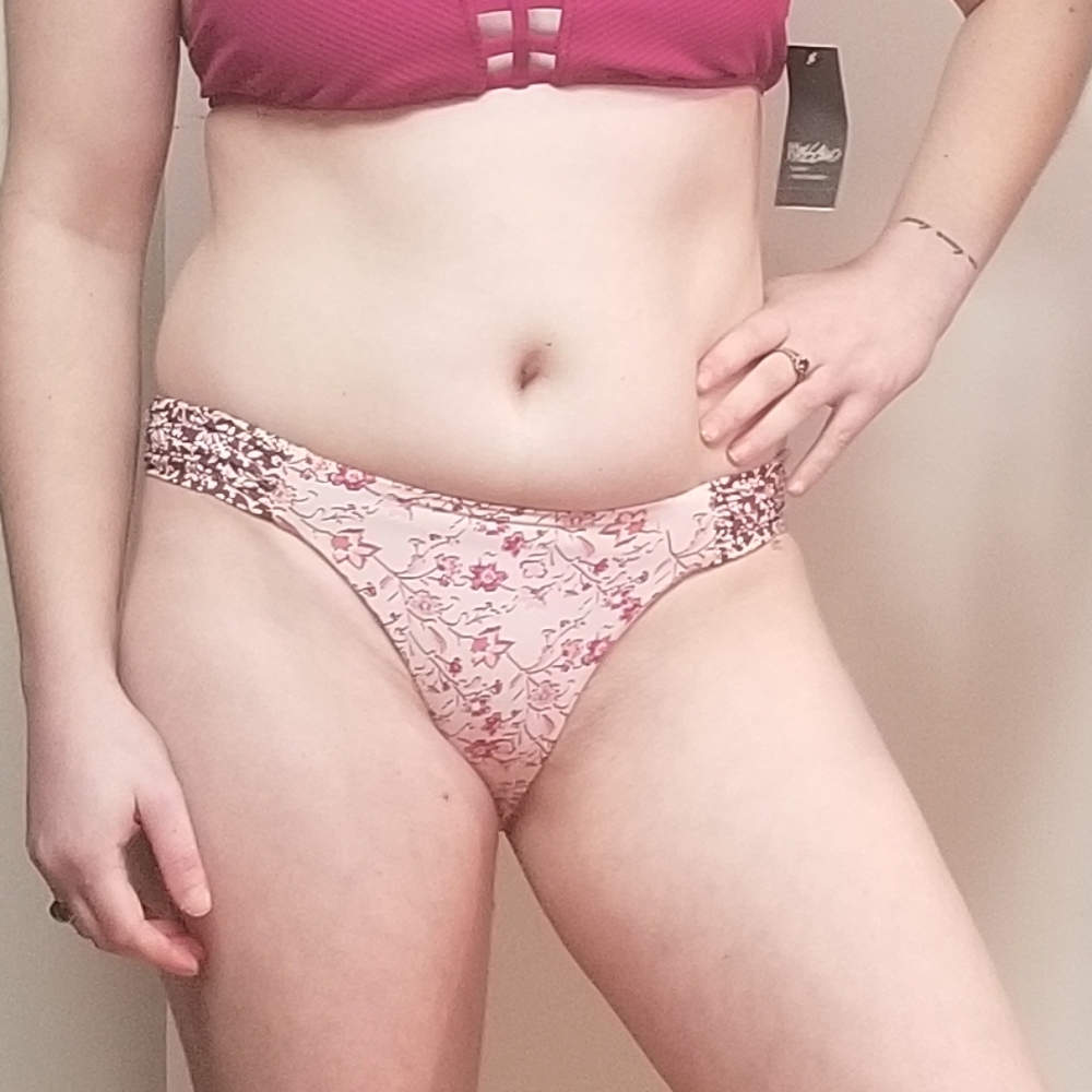🆕️🔥L🍀B Swimsuit bottom XS🔥